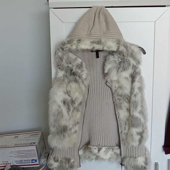 Jessica Simpson  Fur Trimmed Full Zip Hooded Vest Size L - Picture 2 of 5